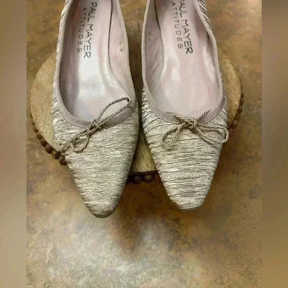 Paul Mayer Attitudes Textured Creamy Gold Kitten Heels - Picture 6 of 9
